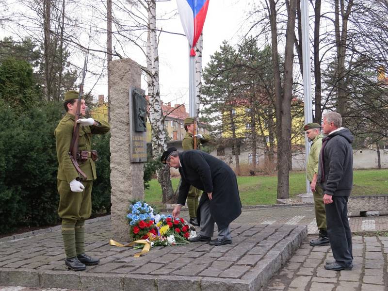 Ve Frýdku-Místku se v pondělí konala vzpomínková akce. Lidé si připomněli boj o místecká kasárna.