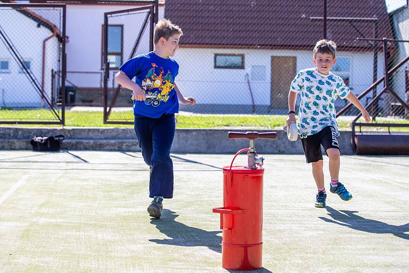 Obec Pazderna na Frýdeckomístecku, 18. května 2022 v obci Pazderná. Děti z hasičského kroužku.