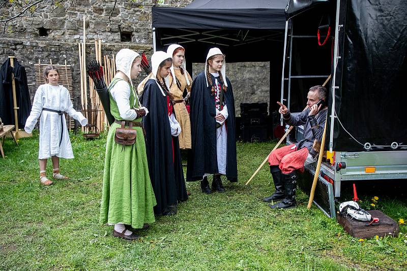 Hrad Hukvaldy a jeho okolí využili filmaři, kteří zde natáčeli historický film, 15. května 2021 Hukvaldy.