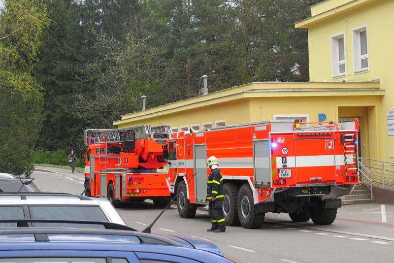 Anonymní oznámení bomby si vynutilo evakuaci pacientů třinecké nemocnice. 