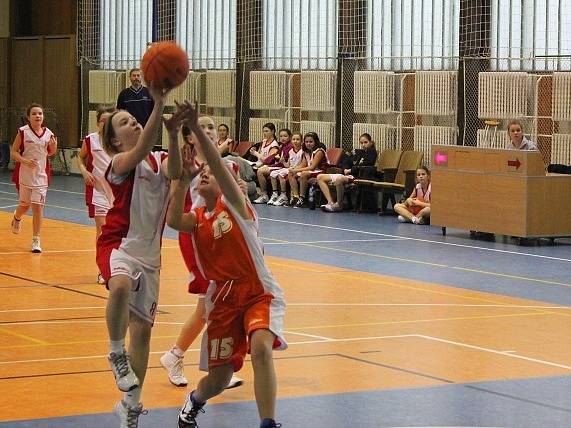 Utkání nejmladších minižákyň U11 mezi BK Frýdek-Místek a Basket Ostrava ze dne 2. února 2012.