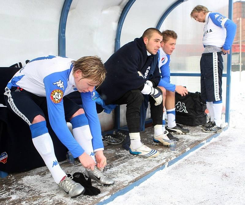 Přípravný zápas FC Baníku Ostrava a FK Fotbalu Třinec. Zleva František Rajtoral, Buček Antonín, Petr Pavlík, Rudolf Otepka