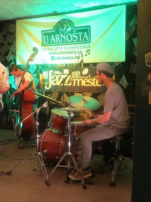 Frýdek-Místek opět po roce ožil jazzem. Další ročník festivalu Jazz ve městě začal v pátek 24. července v areálu frýdeckého zámku.