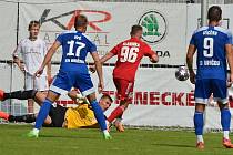 FK Třinec - SK Uničov 1:3 (3. kolo MSFL, 19. 8. 2023). Domácí v červených dresech.