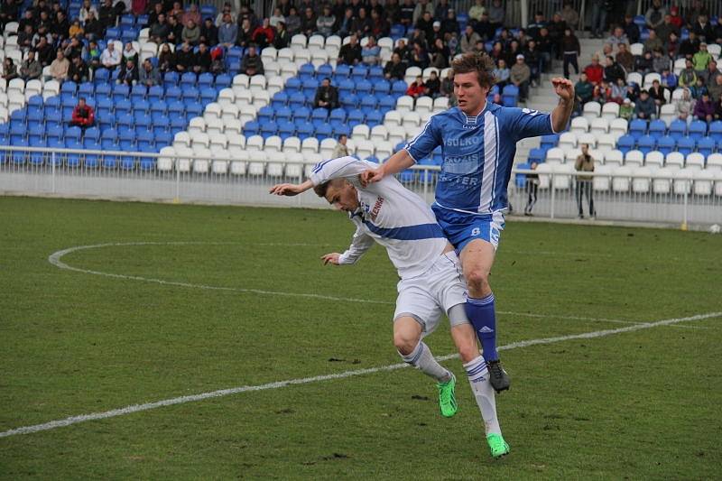 Fotbalisté Frýdku-Místku se protrápili k těsné výhře 1:0 nad týmem Zábřehu a dostali se už do čela třetiligové tabulky.