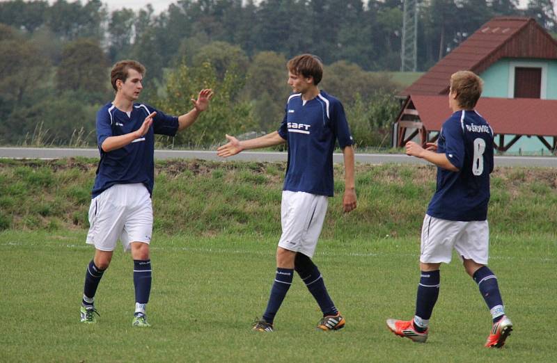 Duel mezi Tošanovicemi a Raškovicemi skončil nakonec těsným vítězstvím hostí 1:2.