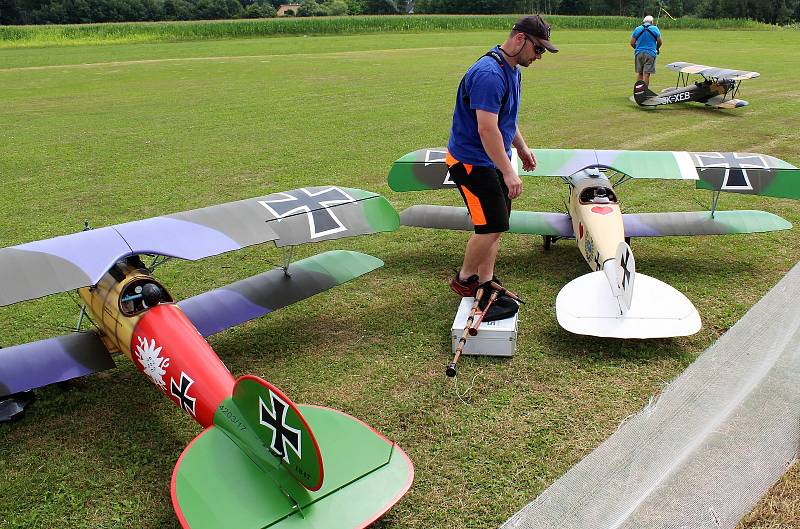 Pobeskydský aviatický klub na letišti v Bahně ve Frýdku-Místku uspořádal největší modelářskou akci na Moravě. Frýdek-Místek, 31. července 2021.