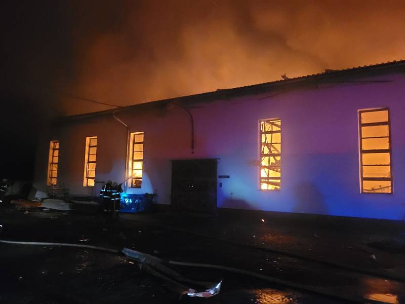 Požár, Raškovice, 23. února 2023, zásah hasičů.