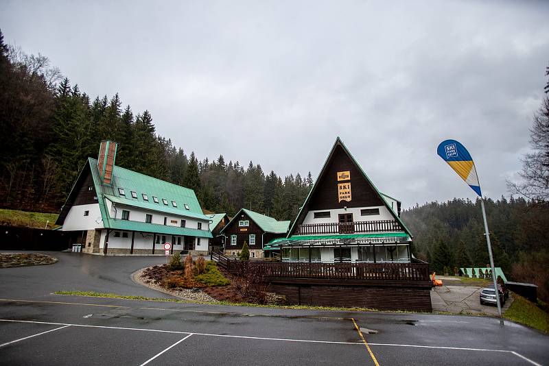 Lyžařské areály v Beskydech, 27. listopadu 2022, Staré Hamry. Ski Park Gruň.