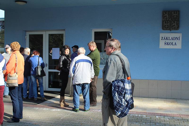 Volby v místecké základní škole Pionýrů 400.