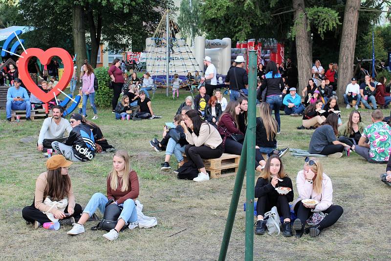 Festival FM City Fest v industriální prostřední bývalých textilních závodů Slezan ve Frýdku-Místku, září 2021.