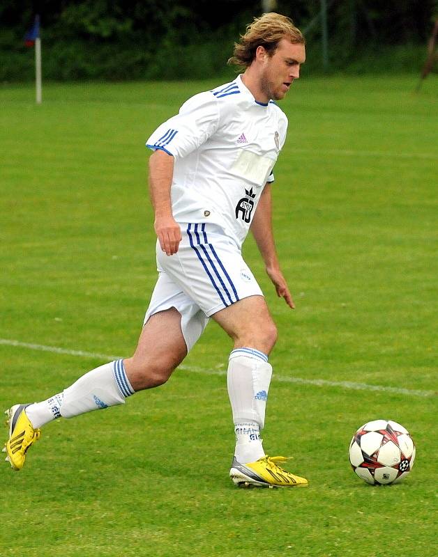 Lískovec si na domácím trávníku poradil díky dvěma gólům Mariána Kovaříka s Otrokovicemi 2:0.