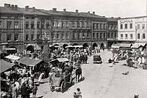 Bohaté trhy byly dříve nedílnou součástí dění na místeckém náměstí. Na jejich tradici v posledních letech navazují Beskydské farmářské trhy.