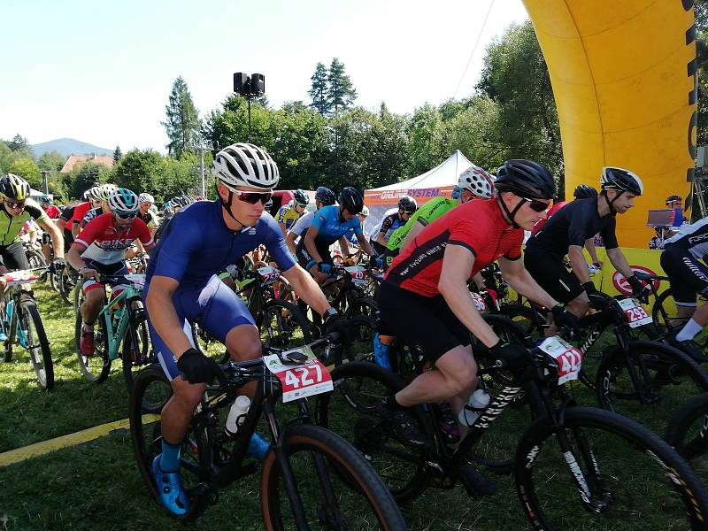 Sedmý ročník závodu Bike Čeladná odstartoval v sobotu v Beskydech. Foto: Deník/Tereza Liczmanová