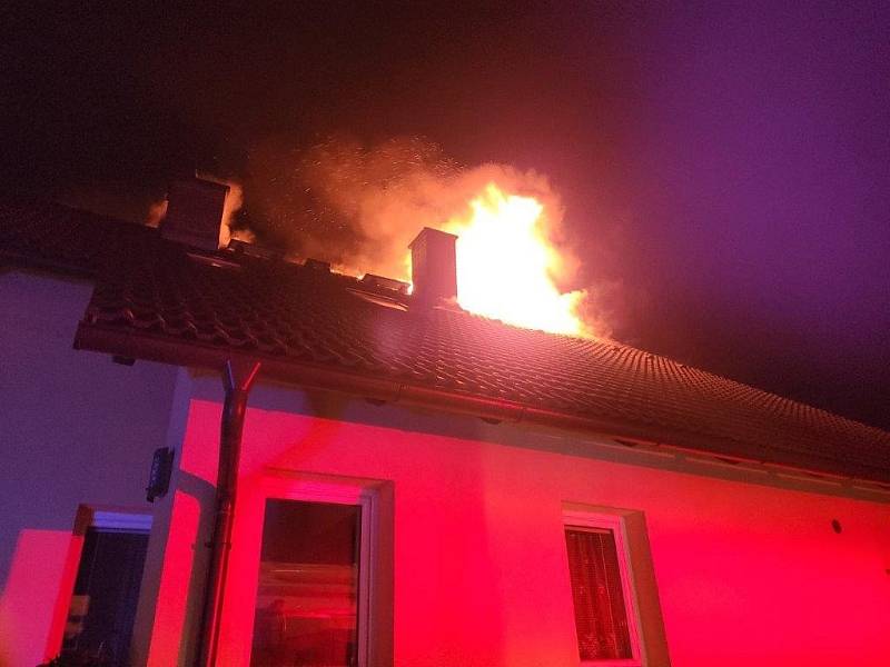 Požár domu, Oldřichovice, 1. července 2022.