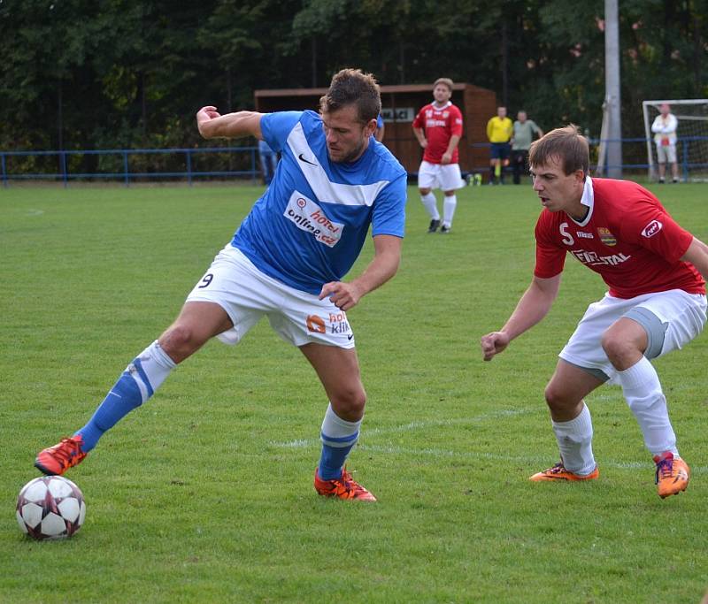 Duel mezi orlovským Slovanem (modré dresy) a Lučinou skončil výhrou hostí 1:3. 