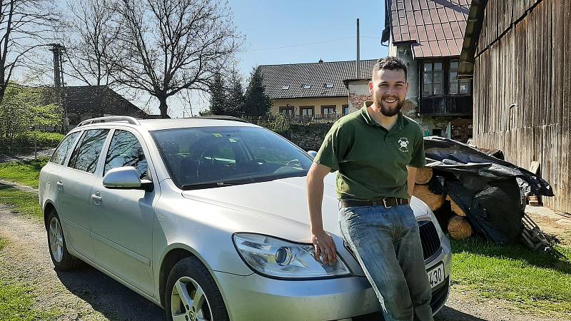 Český reprezentant v alpském lyžování Michał Staszowski se vedle a studia závodění věnuje stříhání ovcí.