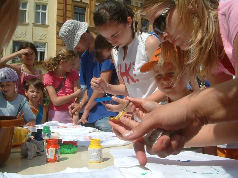 Prázdniny ve městě pořádá Dům dětí mládeže Frýdek-Místek společně s dalšími volnočasovými organizacemi. Akci financuje magistrát, takže děti s výjimkou výletů nemusí nic platit.