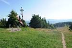 Z Javorového vrchu se turisté mohou kochat nádhernými výhledy do okolí