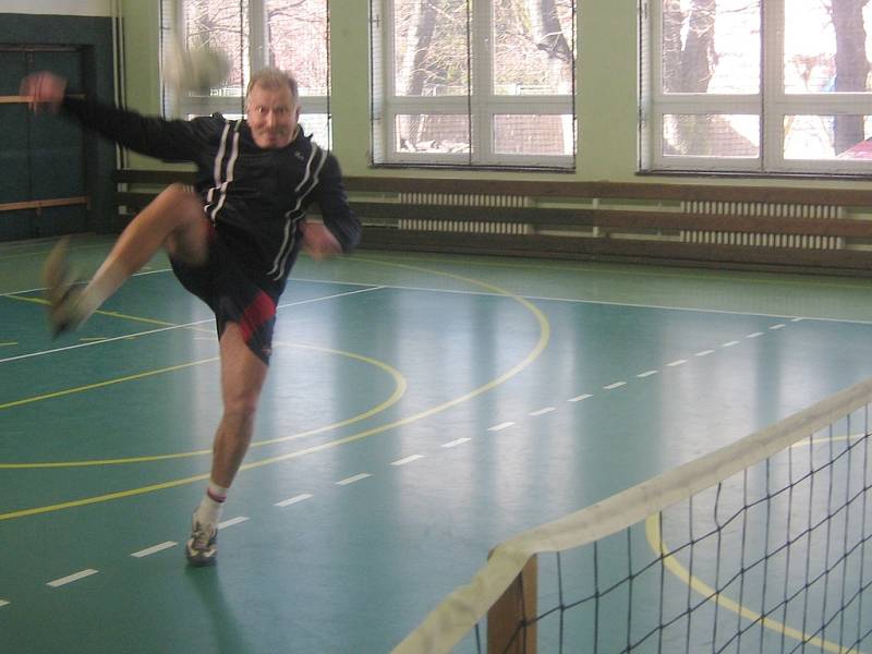 Mezi nejlepší nohejbalisty sviadnovského turnaje patří také Zdeněk Žurovec, který je nestárnoucí legendou frýdeckého nohejbalu.