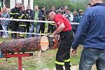 Pátý ročník Májové veselice v obci Řeka. Součástí oslav byla soutěž amatérských dřevorubců Forest man.