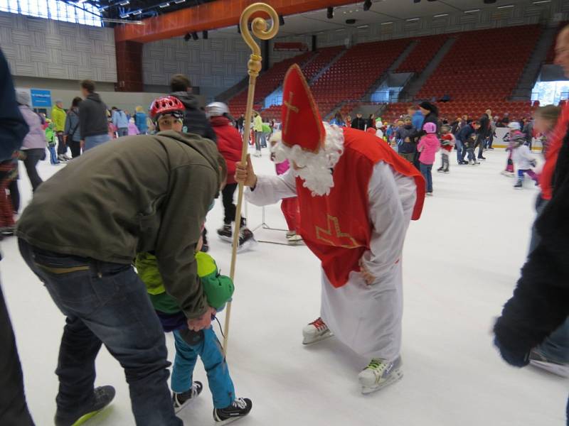 Akce s názvem Mikuláš na ledě se o víkendu konala v hale Polárka ve Frýdku-Místku.