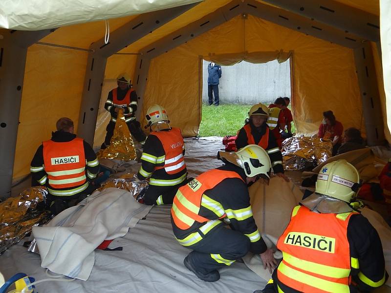 Cvičení složek IZS při hromadné dopravní nehodě ve Frýdku-Místku. 