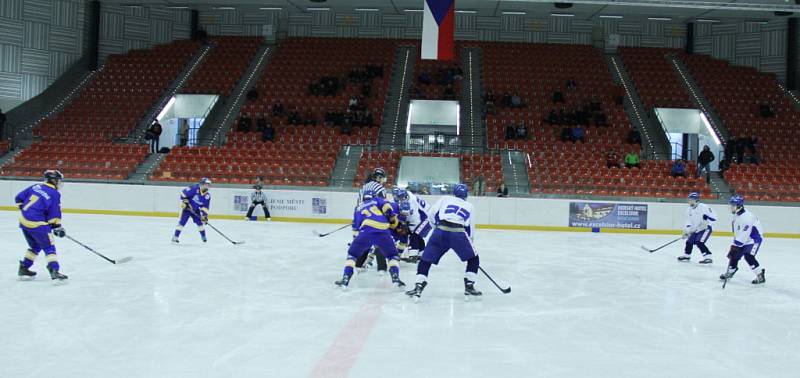 Turnaj v ledním hokeji Škoda Hockey Cup. Utkání Moravskoslezského kraje (bílé dresy) s Olomouckým krajem. 