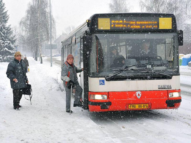 Třinecká MHD. Počet přepravovaných osob se snižuje, spojů ale neubývá. Ztrátu hradí město, letos to bude asi 24 milionů korun.