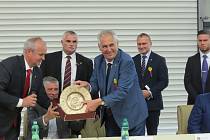 Prezident Miloš Zeman na návštěvě v Třineckých železárnách, květen 2018.