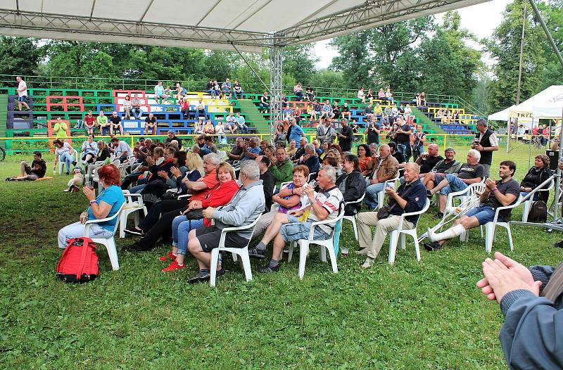Už celkem 22. ročník festivalu Muzikantské žně přilákal do areálu Sokolíku ve Frýdku-Místku stovky návštěvníků.