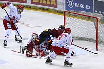 Finále play off hokejové extraligy - 4. zápas: HC Sparta Praha - HC Oceláři Třinec 5:2, 23. dubna 2022, Praha. Tříbodový Tomáš Šmerha ze Sparty střílí druhý gól.