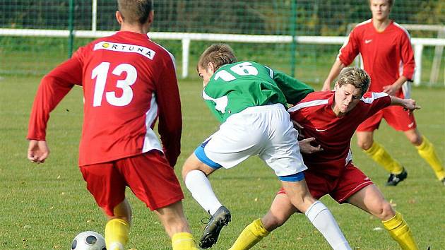 V derby byli úspěšnější fotbalisté Frýdlantu (červené dresy).