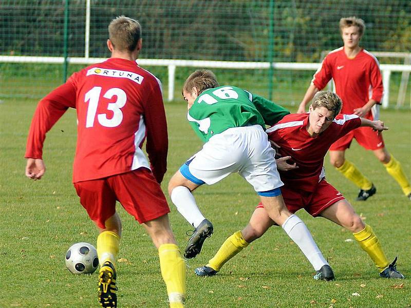 V derby byli úspěšnější fotbalisté Frýdlantu (červené dresy).