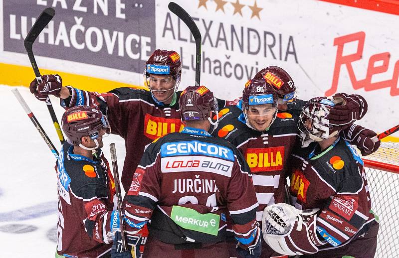 Třinec (v bílém) vs. Sparta 2:3.