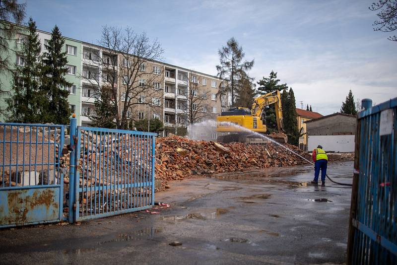 Bourací práce, areál bývalé Neumannova přádelny, Bavlnářská ulice, Frýdek-Místek, březen 2023.