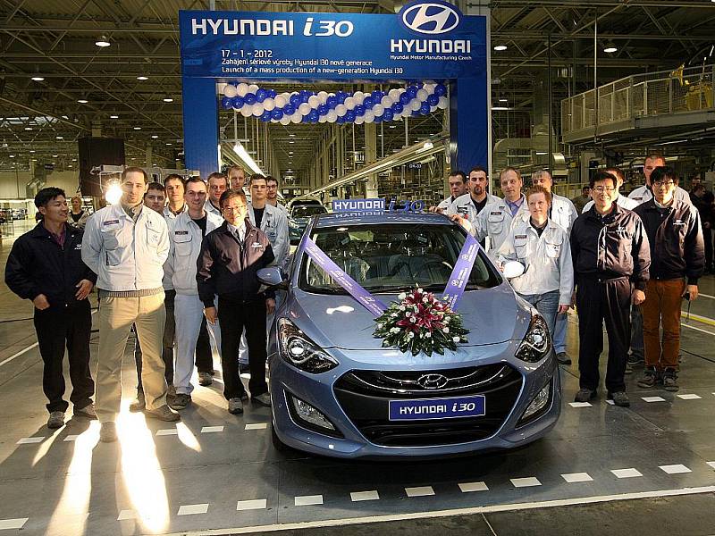 V Nošovicích oficiálně zahájili sériovou výrobu modelu Hyundai i30 nové generace. Vůz byl předtím prezentován pouze ve Frankfurtu a v Praze, k tuzemským dealerům se dostane v únoru.