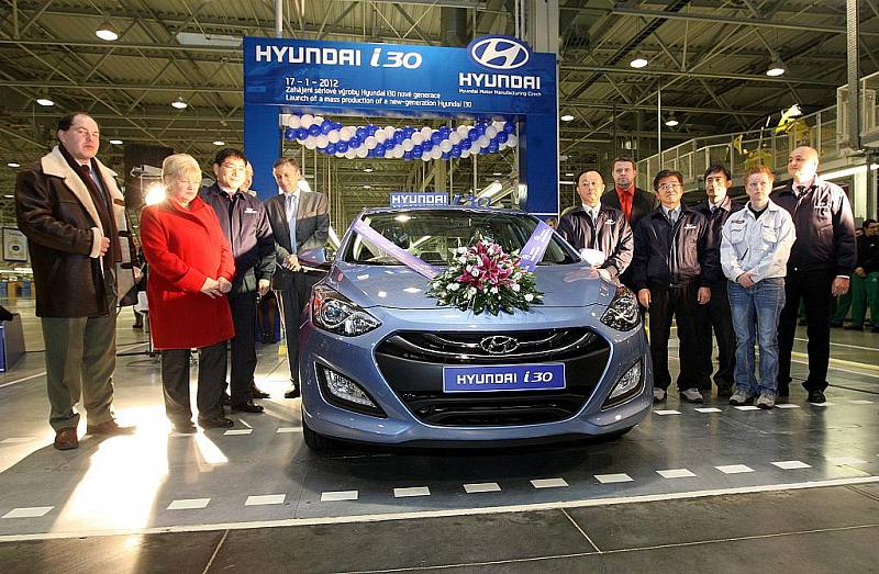 V Nošovicích oficiálně zahájili sériovou výrobu modelu Hyundai i30 nové generace. Vůz byl předtím prezentován pouze ve Frankfurtu a v Praze, k tuzemským dealerům se dostane v únoru.