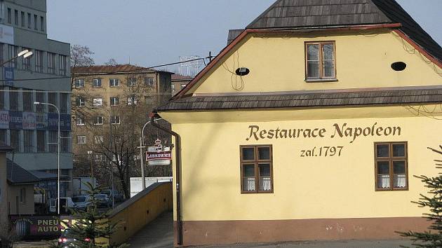 U restaurace Napoleon v Oldřichovicích začne trasa chodníku, který povede směrem na Nebory.