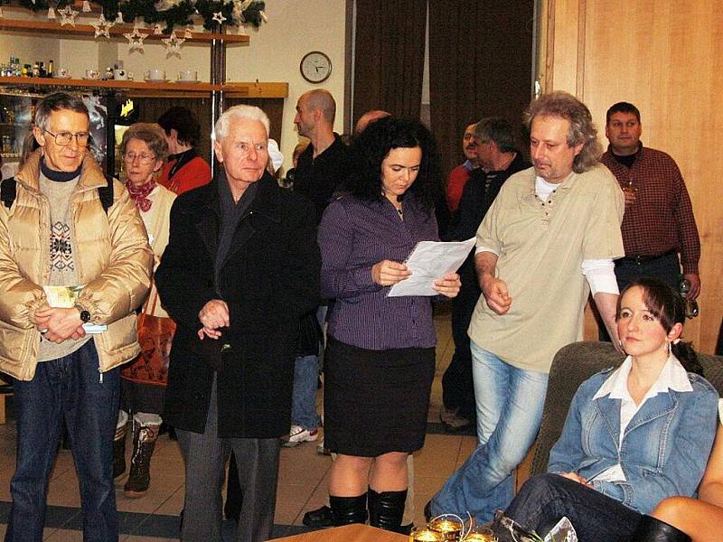 V Nové scéně Vlast ve Frýdku-Místku začala v pátek 7. ledna výstava fotografií „Cesta“ Miroslava Lyska. Akci moderovala Ivana Linzerová, o úvodní slovo se postaral Milan Oboda a o hudbu Michal Smolan.