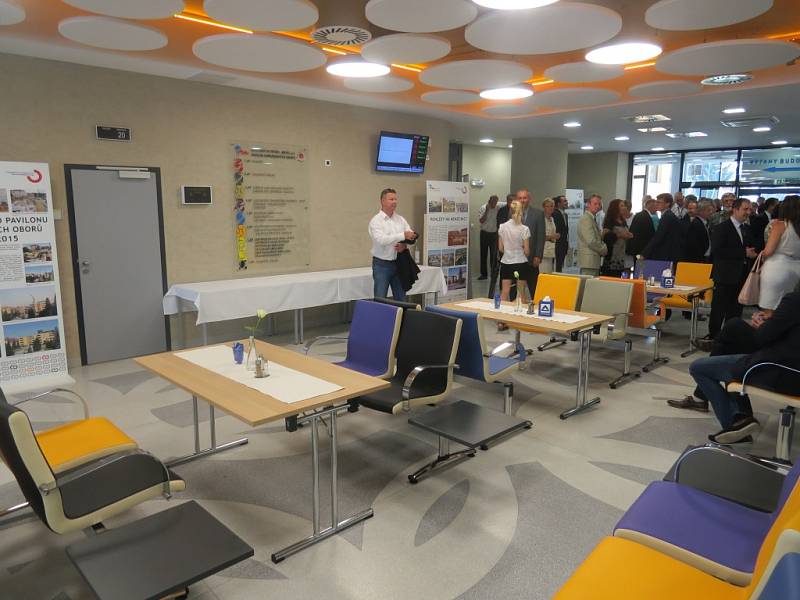 Ve frýdecko-místecké nemocnici byl v pondělí 3. 8. 2015 slavnostně otevřen moderní pavilon chirurgických oborů. 