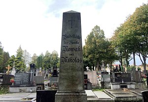 Opuštěné hroby ve Frýdku-Místku, 23. 10. 2023.