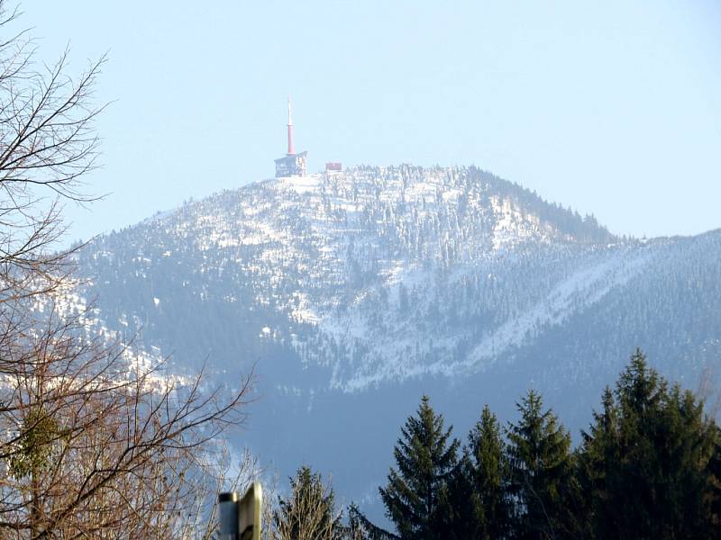 Lysá hora z pohledu od Malenovic. 