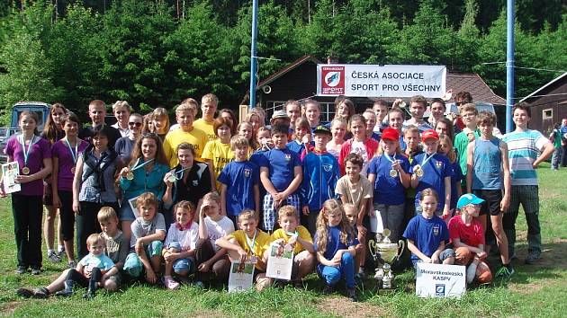 Osmadvacet dvoučlenných hlídek reprezentovalo Moravskoslezský kraj v Kounici u Vlastějovic na Kutnohorsku v turistickém závodě ČASPV Medvědí stezka. 