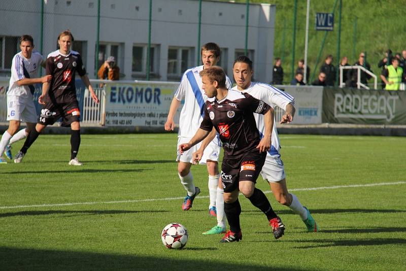 Valcíři si vyšlápli na lídra tabulky, když na domácím trávníku porazili hradecké Votroky 3:1. 