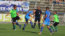 Třetiligoví fotbalisté Frýdku-Místku (v modrém) si díky zlepšenému výkonu po změně stran připsali do tabulky další tři body. Ve Stovkách zdolali nováčka MSFL z Vrchoviny 4:1.