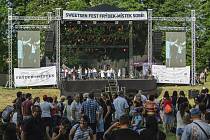 Letošní Sweetsen fest začal netradičním koncertem u řeky Ostravice ve Frýdku-Místku.