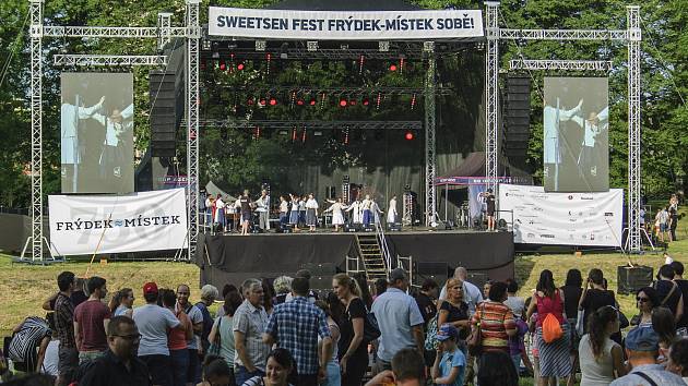 Letošní Sweetsen fest začal netradičním koncertem u řeky Ostravice ve Frýdku-Místku.