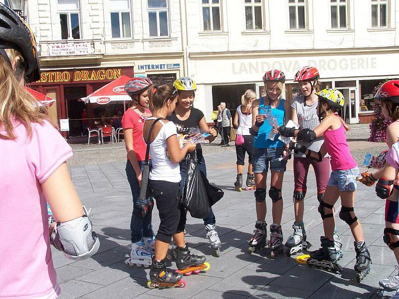 Na náměstí Svobody ve Frýdku-Místku proběhla v úterý 17. srpna akce v rámci Prázdniny ve městě. Jezdilo se na in-line bruslích, kde všichni účastníci obdrželi malé dárečky.