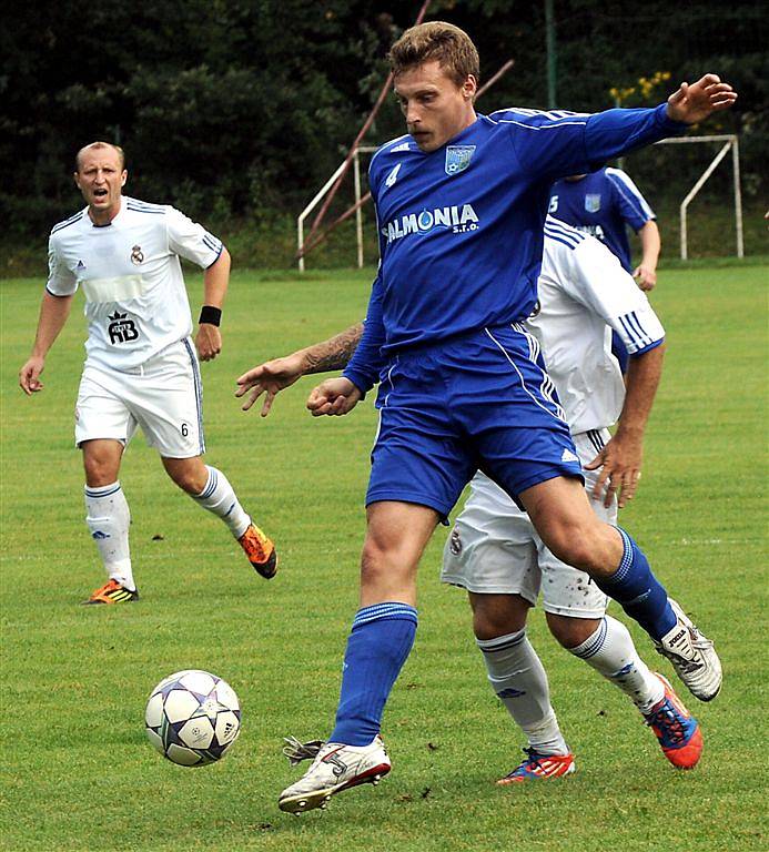 Divizní fotbalisté si na úvod sezony připsali velice cenné vítězství, když na domácím trávníku zdolali díky trefě útočníka Vokouna silný celek Petrovic.